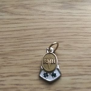 10k GOLD Pendant